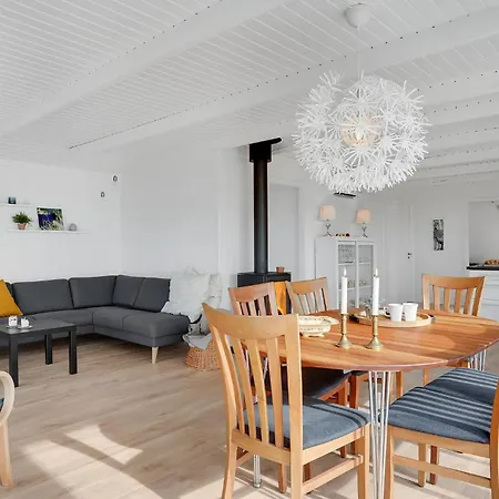 3 Bedroom Cozy In *